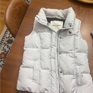 Abercrombie & Fitch White Puffer Vest